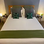 Trendy City Centre Hull Sleeps 2 Or 4 With Free Secure Parking Traveller Award 2023