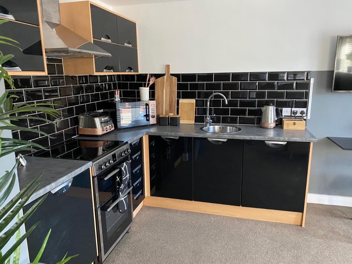 Trendy Centre Hull Sleeps 2 Or 4 With Free Secure Parking Traveller Award 2023 *