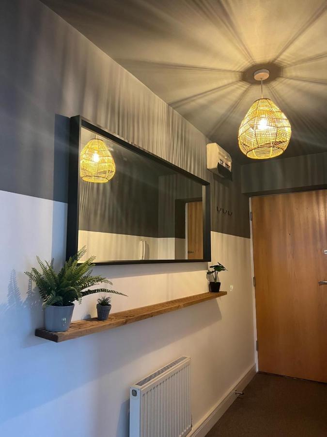 Trendy Centre Hull Sleeps 2 Or 4 With Free Secure Parking Traveller Award 2023 Apartment
