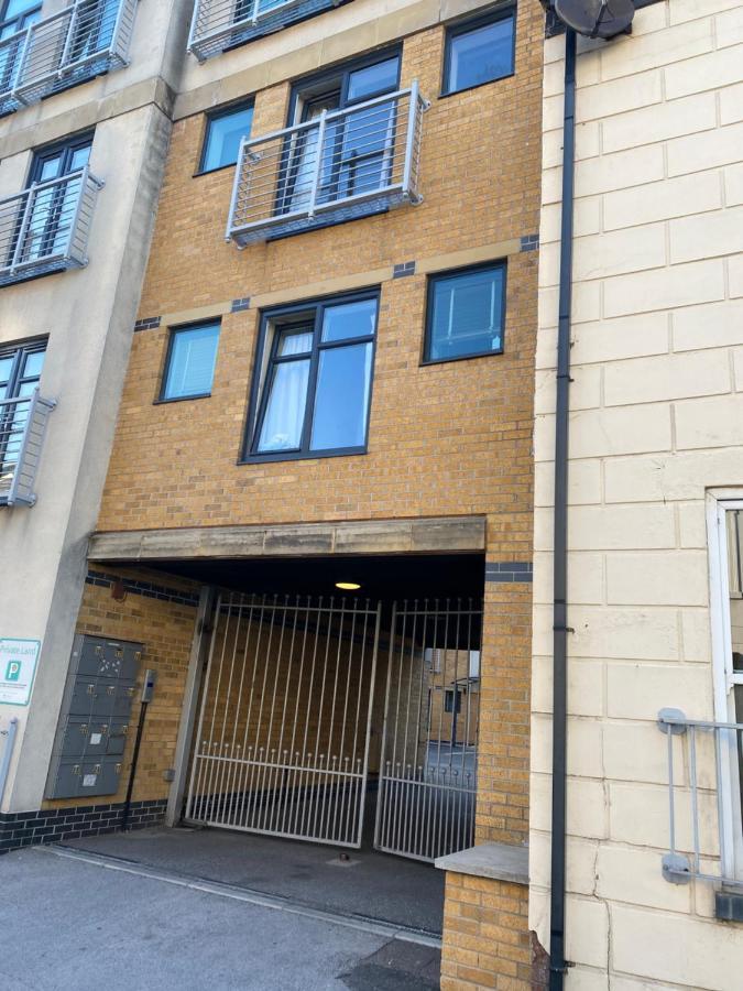 Trendy Centre Hull Sleeps 2 Or 4 With Free Secure Parking Traveller Award 2023 Apartment