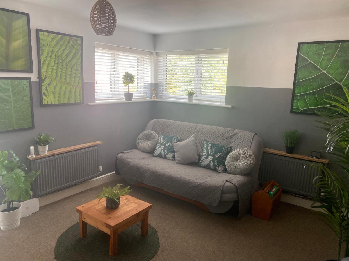 Trendy Centre Hull Sleeps 2 Or 4 With Free Secure Parking Traveller Award 2023